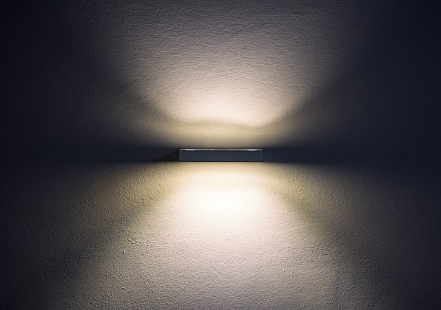 Svetlený panel svieti na steny.jpg